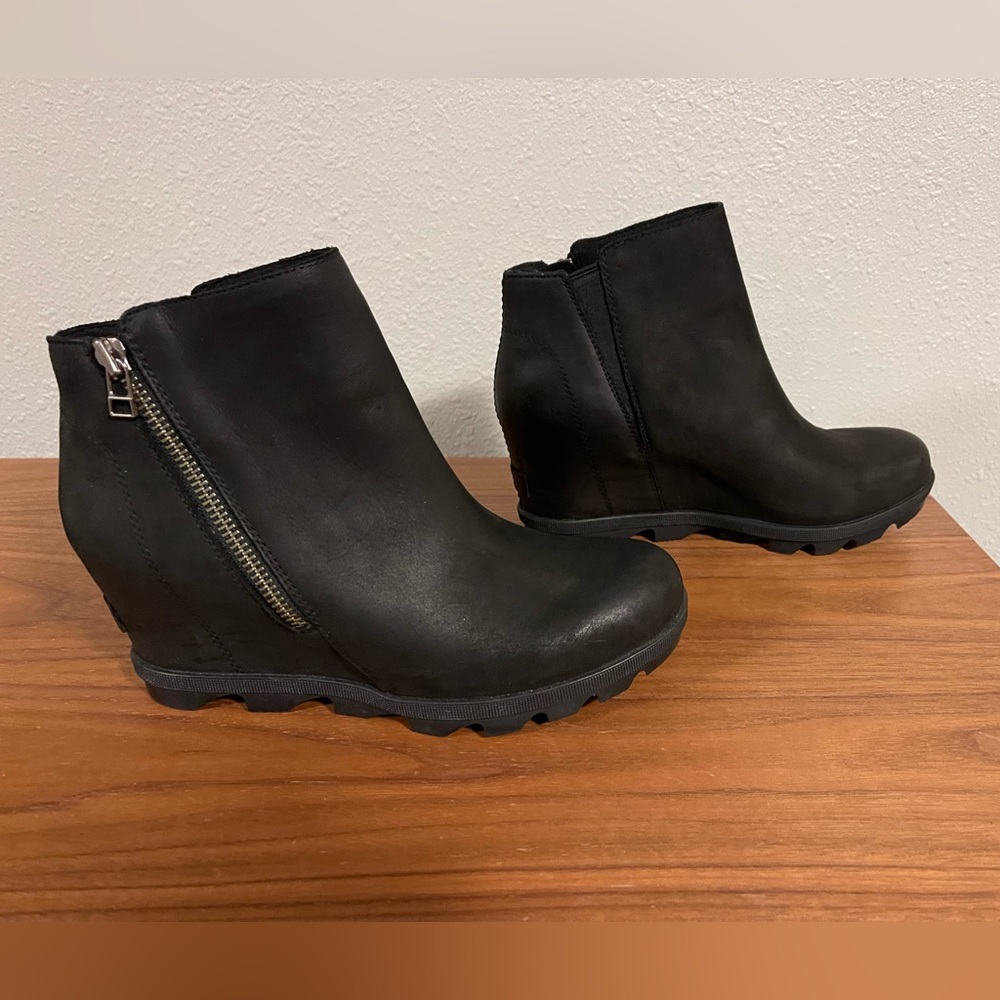 Sorel Joan of Arc Side Zip Wedge Black Booties- NWOT- Size 9.5
